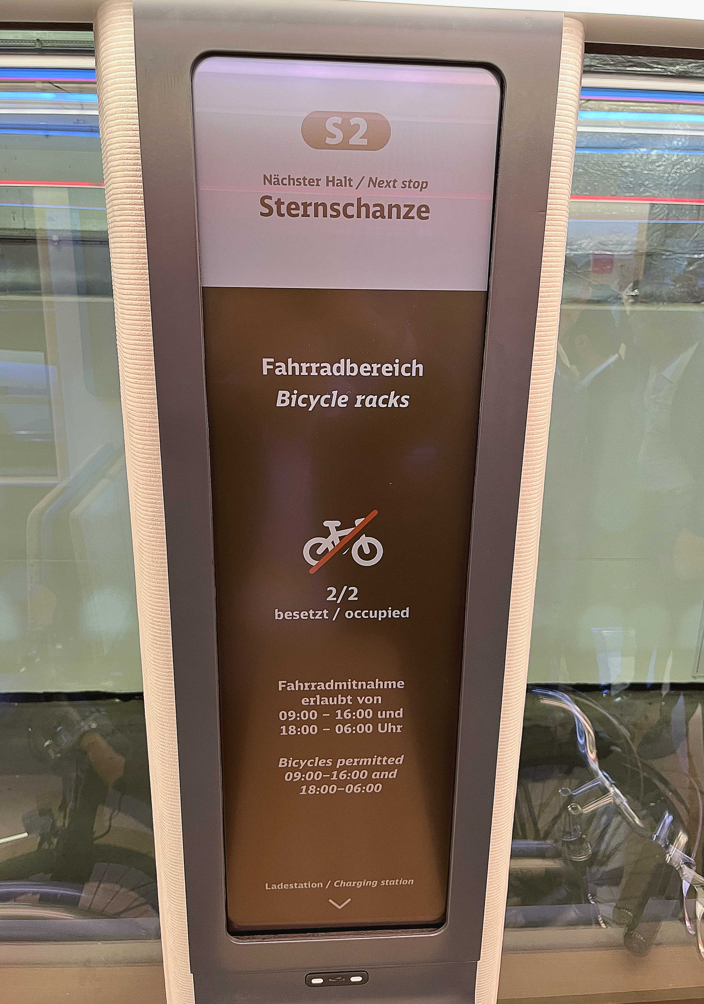 HiRasoʾɵ̴Һص˫̬ԼߵķʽԴЧʣڸʾʱĵֹĻʾΪĵ磬봫ͳҺʾȴʡ90%ܺ