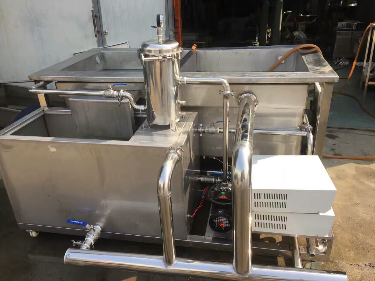 超声波清洗机生产厂家操作时使用什么液体？